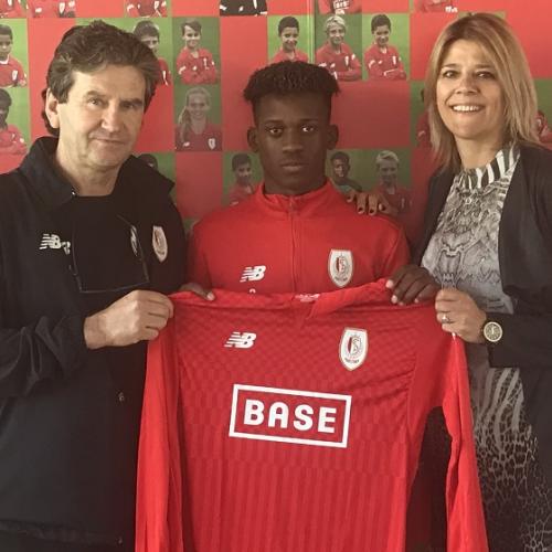 Standard de Liège stelt een 1e profcontract op voor Fostave MABANI