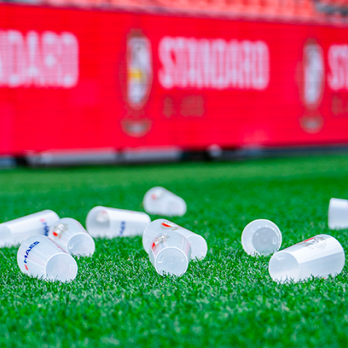 Verbod op het gooien van bekers in het stadion