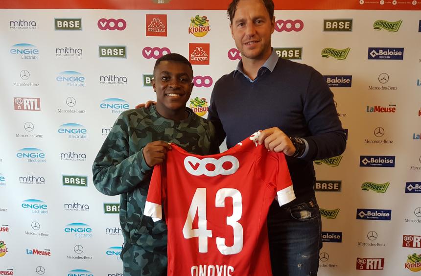 1er contrat pro pour Anaxis DINSIFWA