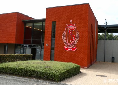 Ronaldinho en visite au Standard de Liège (Partie I)
